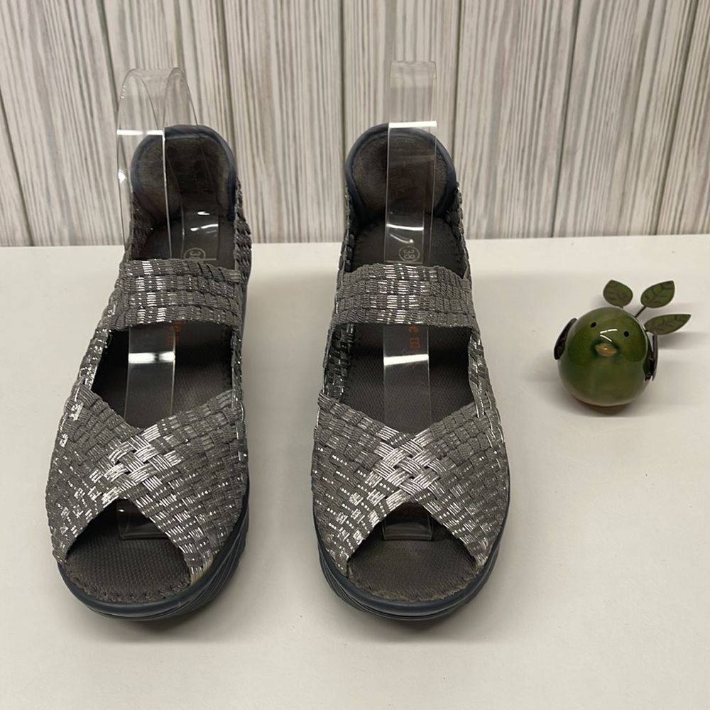 Women’s SILVER Bernie Mev. Sandals Size 38. So comfortable, so pretty ❤️…